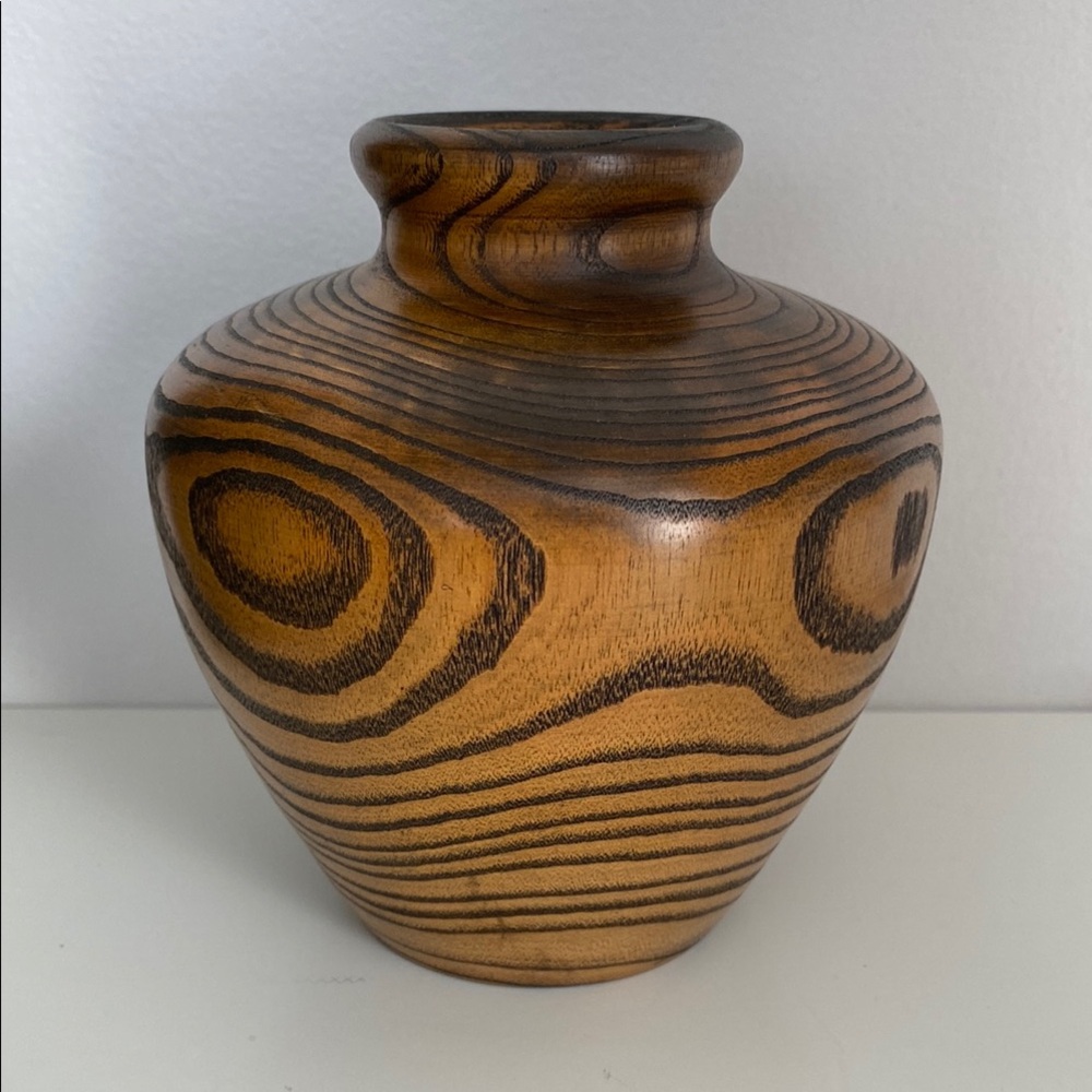 Wooden Vase with Natural Grain Pattern